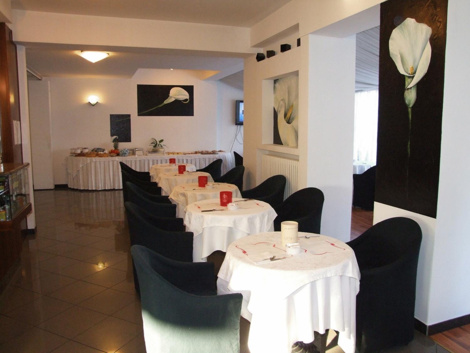 פסארו Hotel Mediterraneo מראה חיצוני תמונה