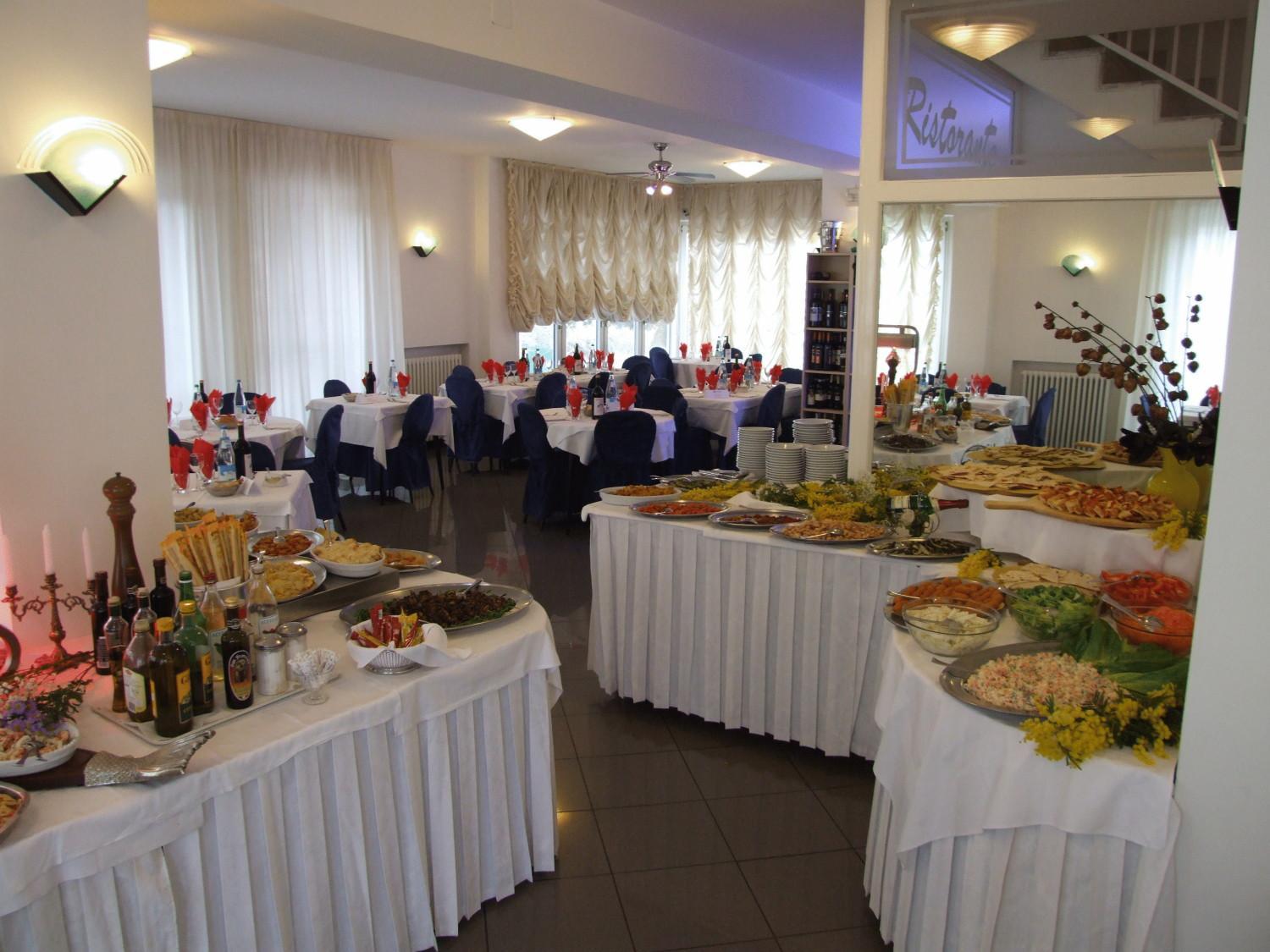 פסארו Hotel Mediterraneo מראה חיצוני תמונה