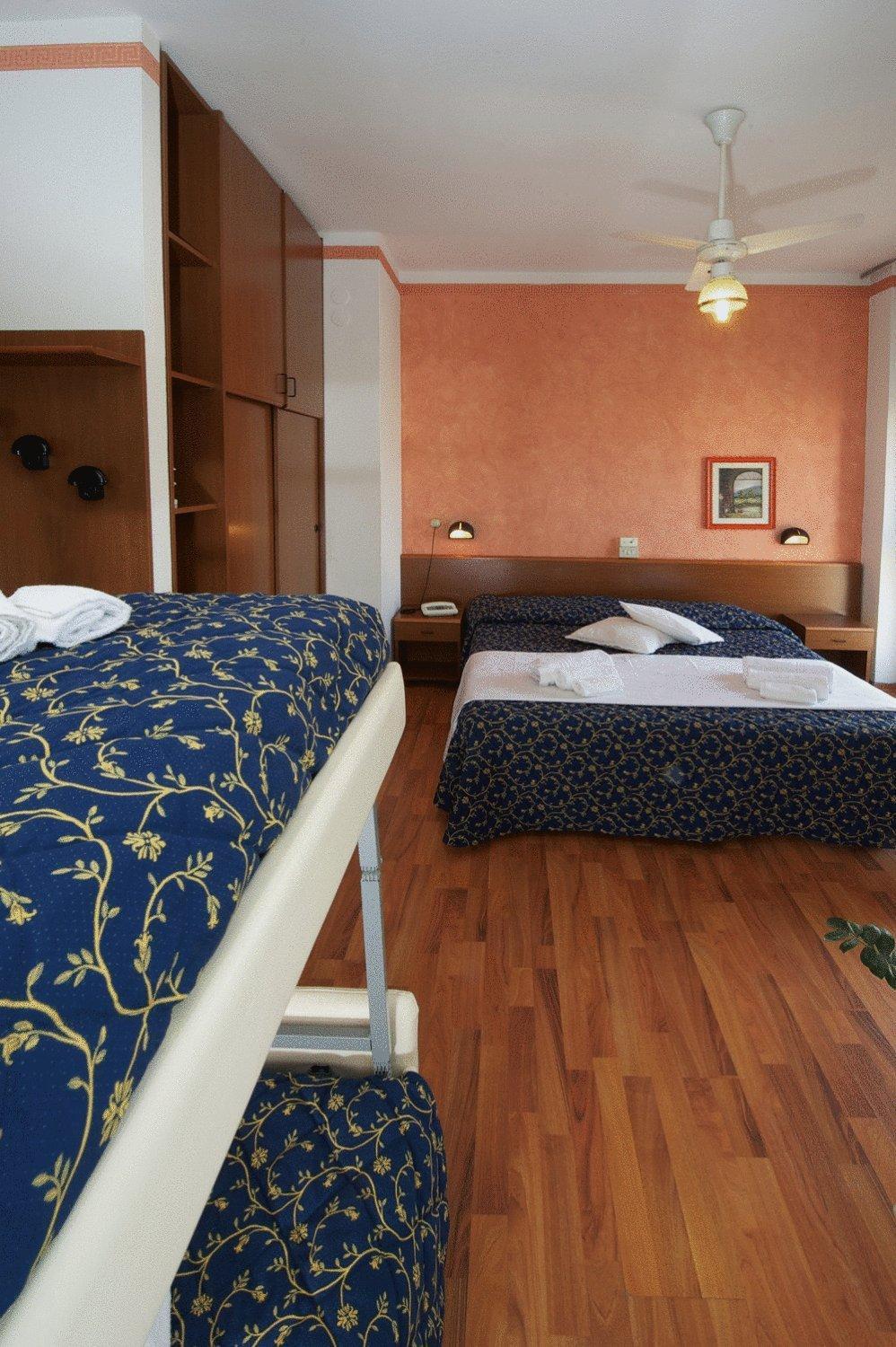 פסארו Hotel Mediterraneo מראה חיצוני תמונה