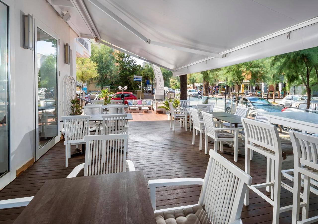פסארו Hotel Mediterraneo מראה חיצוני תמונה