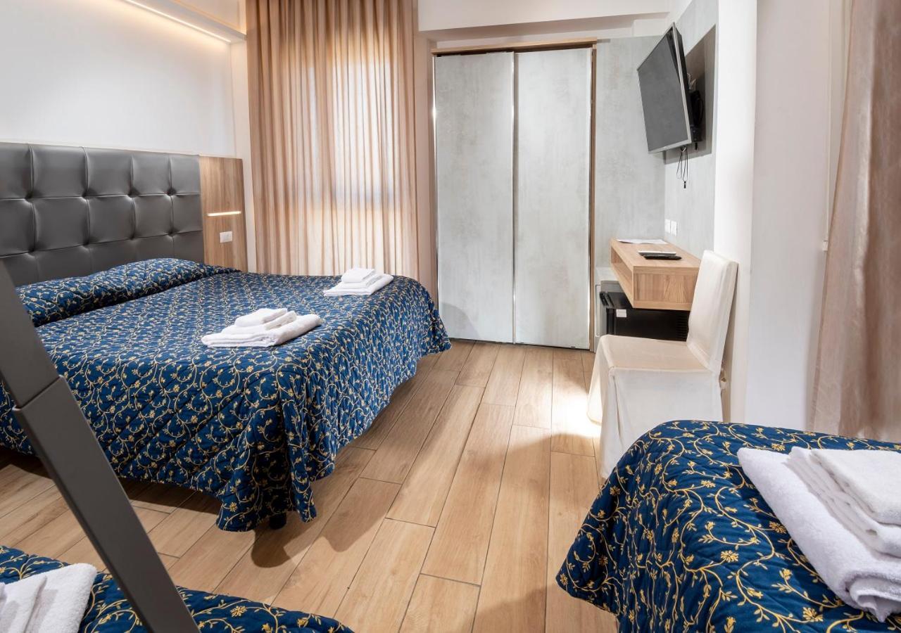 פסארו Hotel Mediterraneo מראה חיצוני תמונה