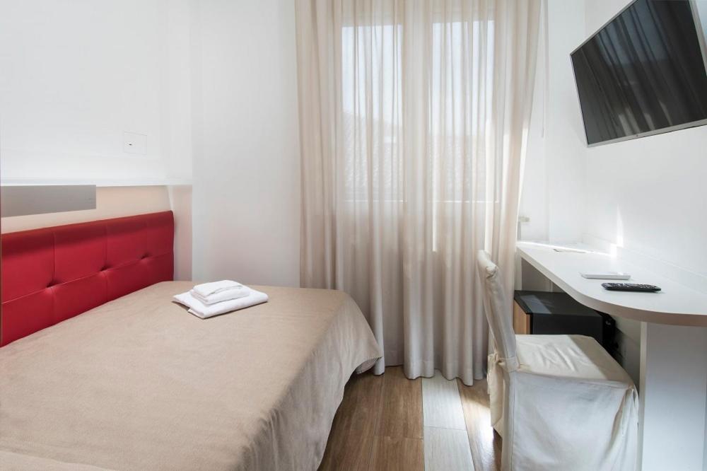 פסארו Hotel Mediterraneo מראה חיצוני תמונה