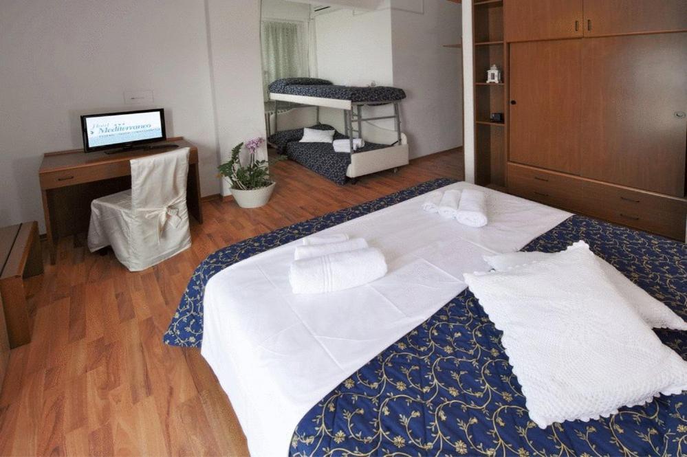 פסארו Hotel Mediterraneo חדר תמונה